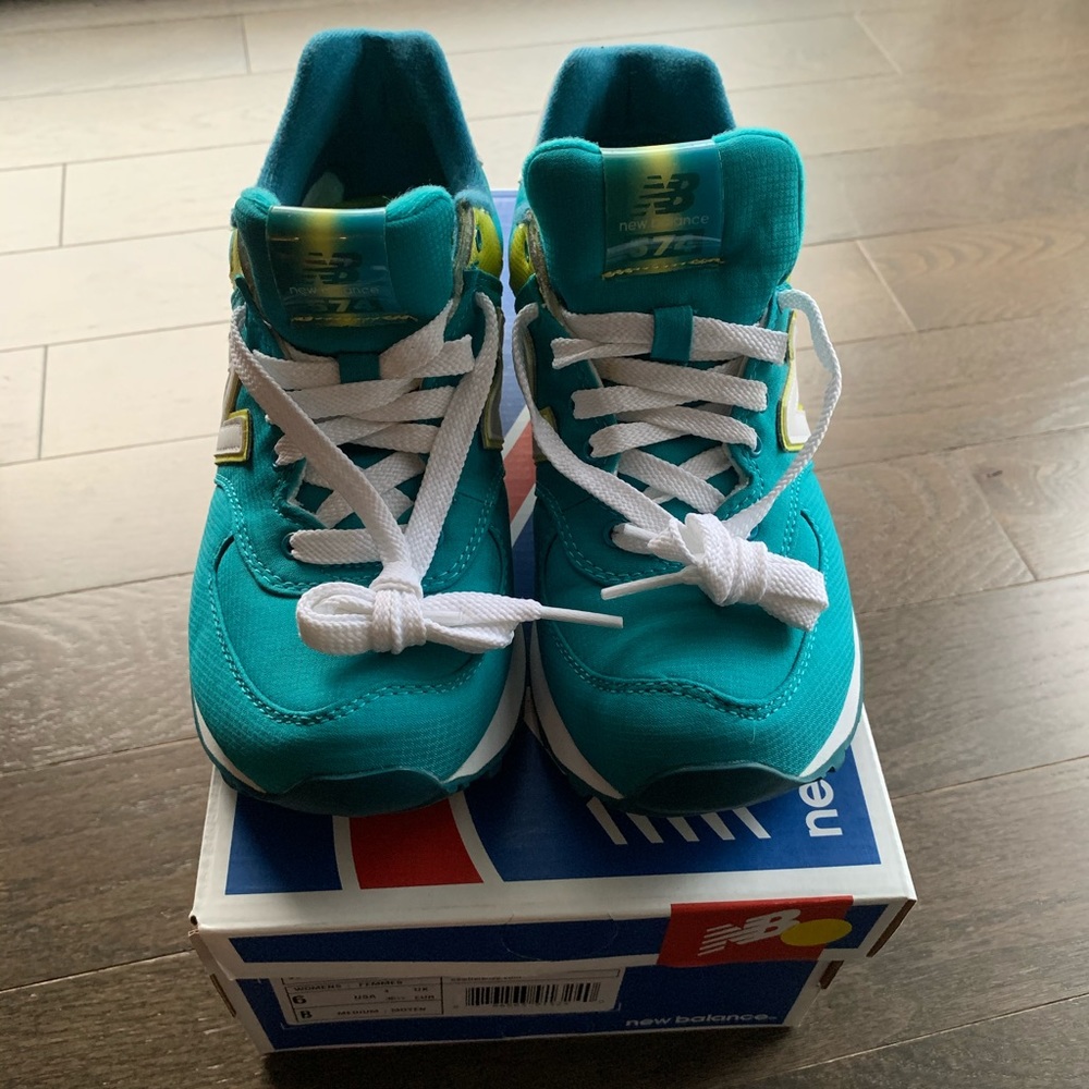 BNIB women’s New Balance 574